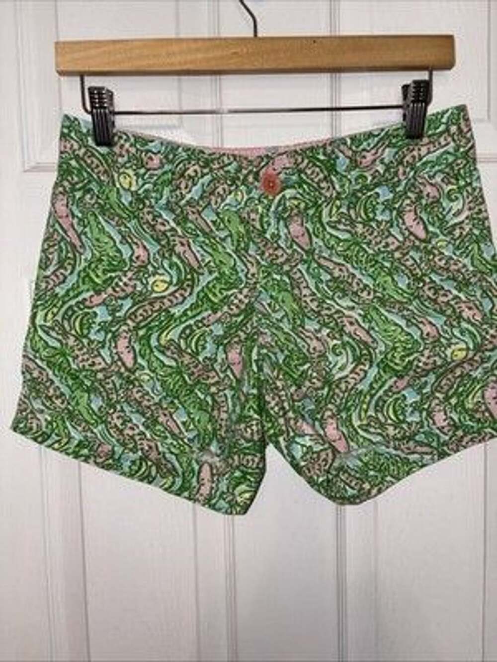 EUC Lilly Pulitzer Alligator Print Callahan Shorts Size 0, Green, Pink & Aqua